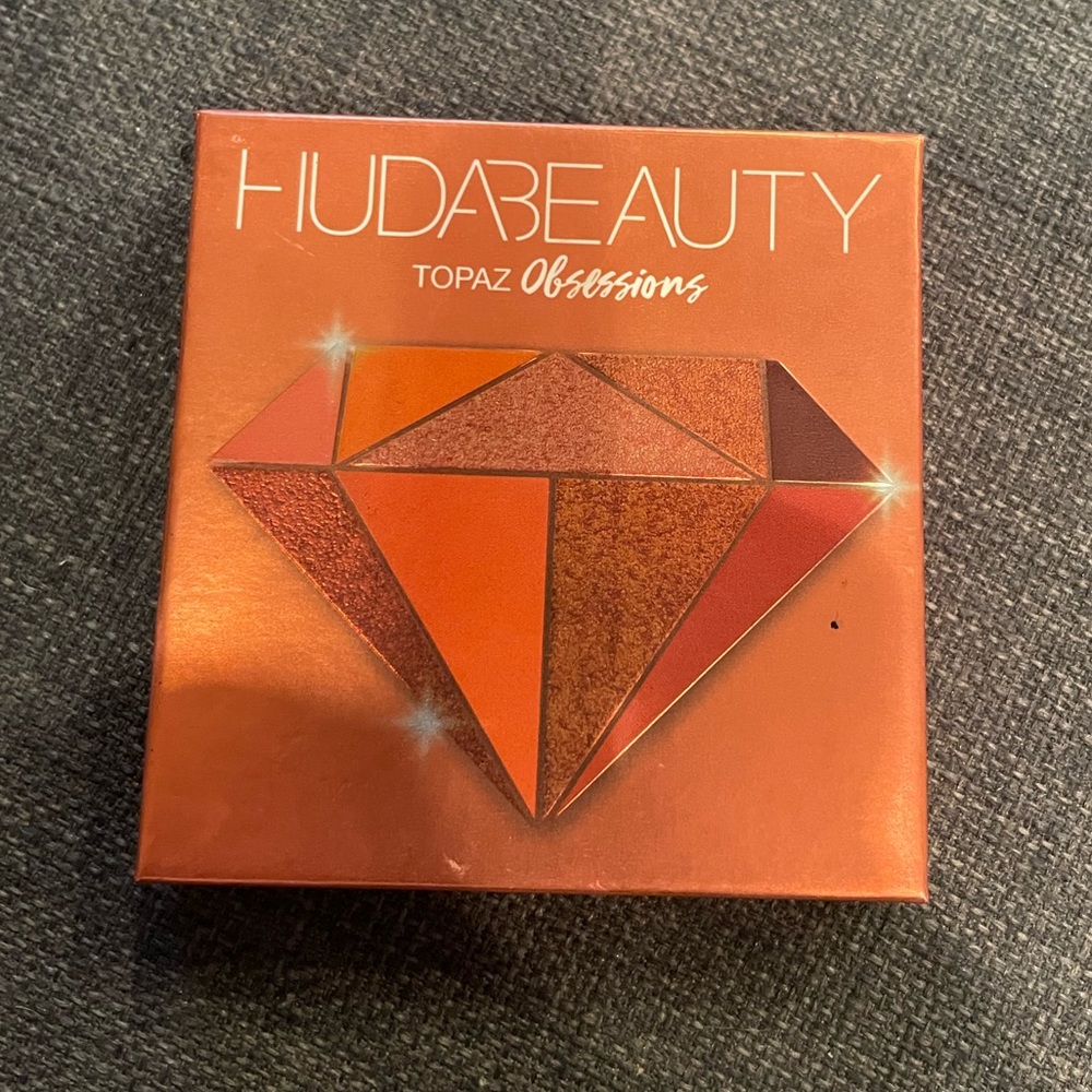 HUDA BEAUTY PALETTE
